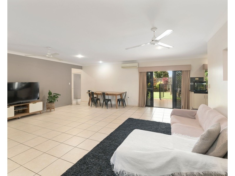 33 Bassett Street, Kanimbla QLD 4870