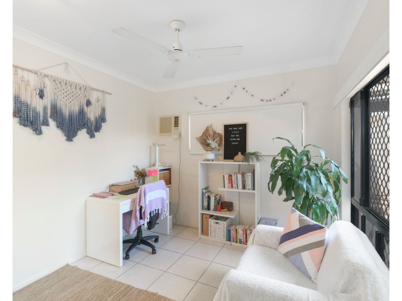 33 Bassett Street, Kanimbla QLD 4870