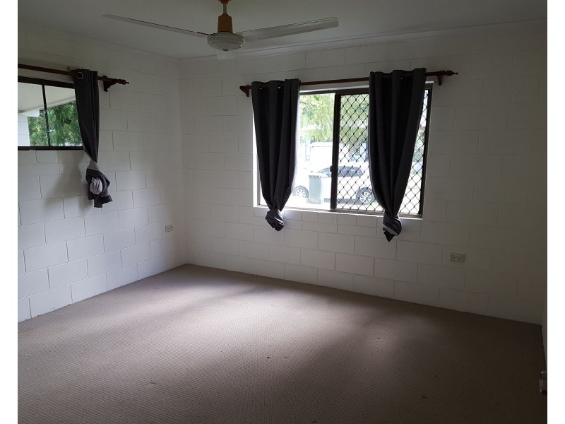 4 Lobelia Court, Mooroobool QLD 4870