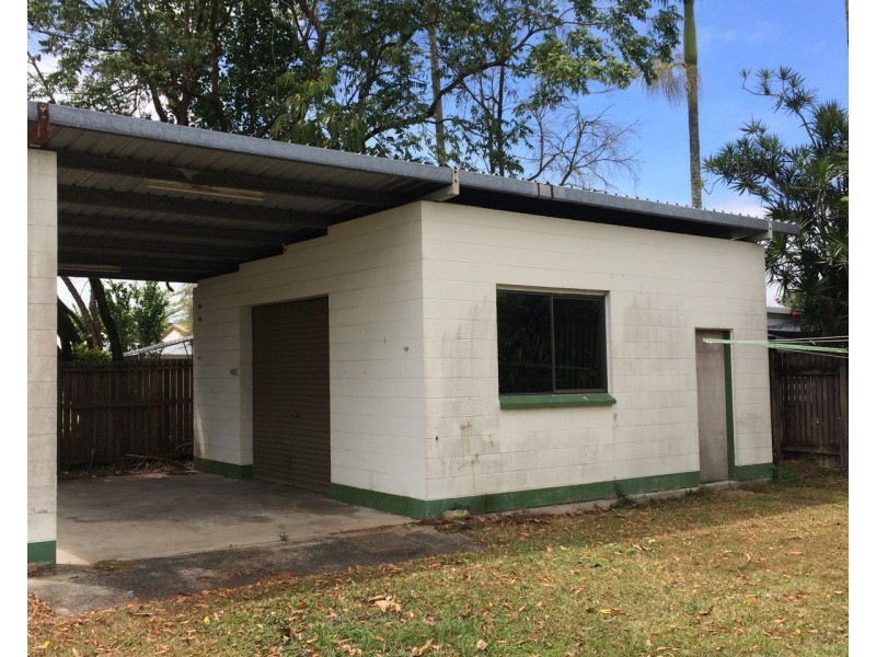 4 Lobelia Court, Mooroobool QLD 4870