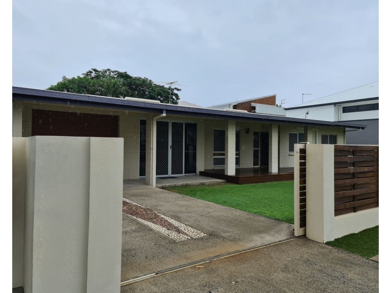 18 Upward Street, Cairns North QLD 4870
