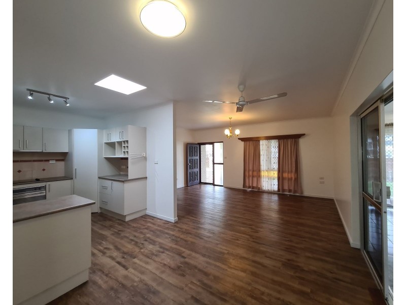 18 Upward Street, Cairns North QLD 4870