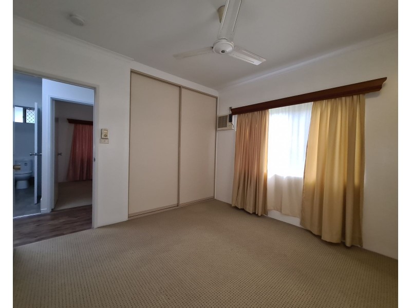 18 Upward Street, Cairns North QLD 4870