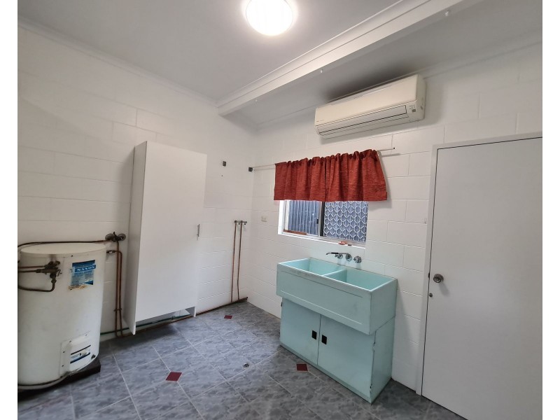 18 Upward Street, Cairns North QLD 4870