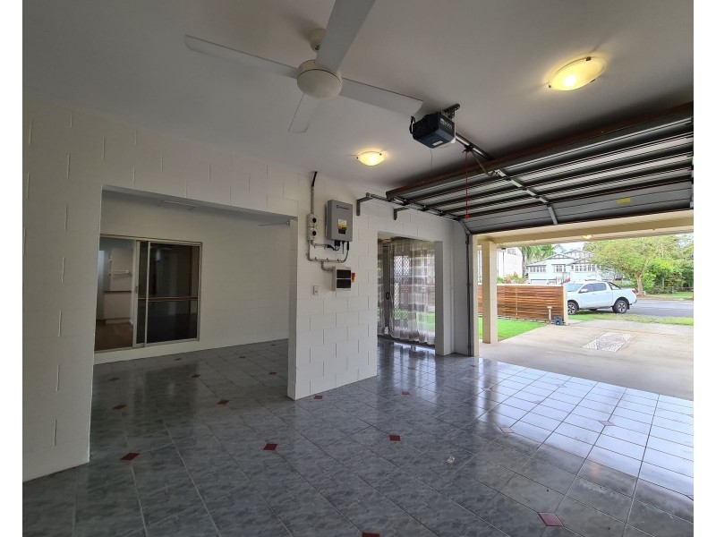 18 Upward Street, Cairns North QLD 4870