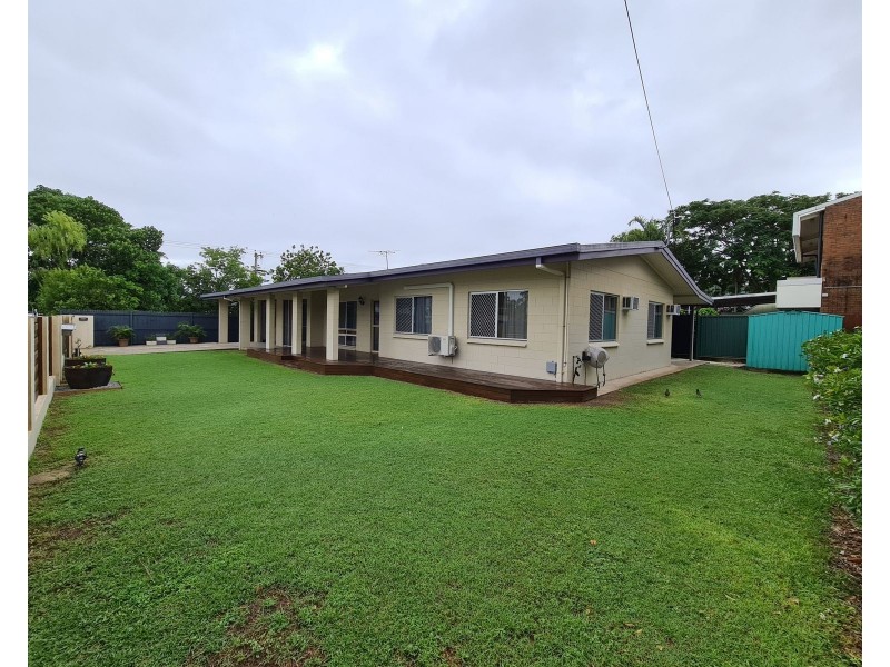 18 Upward Street, Cairns North QLD 4870
