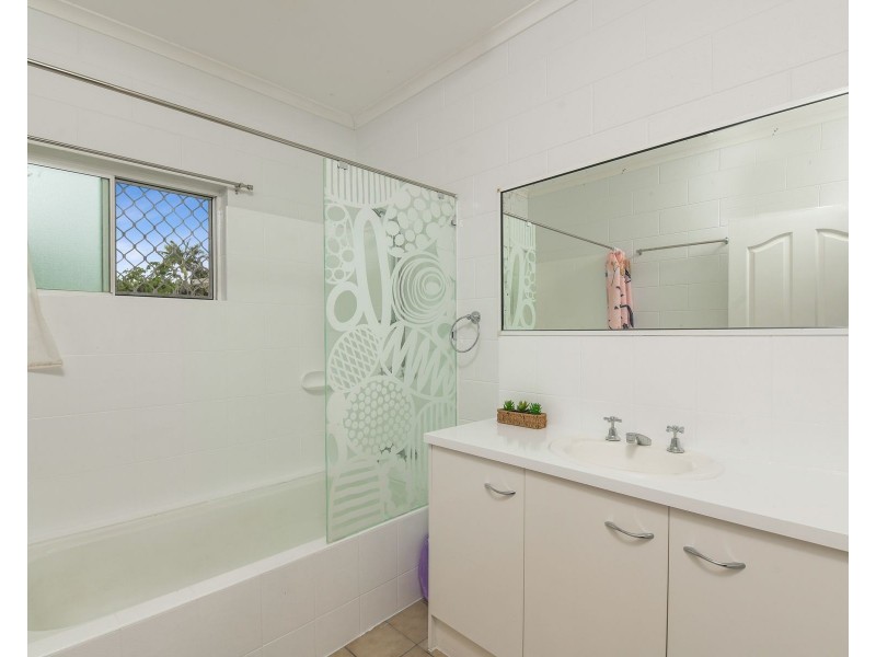 13 Cassandra Close, Mooroobool QLD 4870