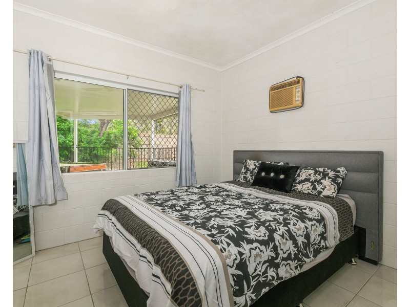 13 Cassandra Close, Mooroobool QLD 4870