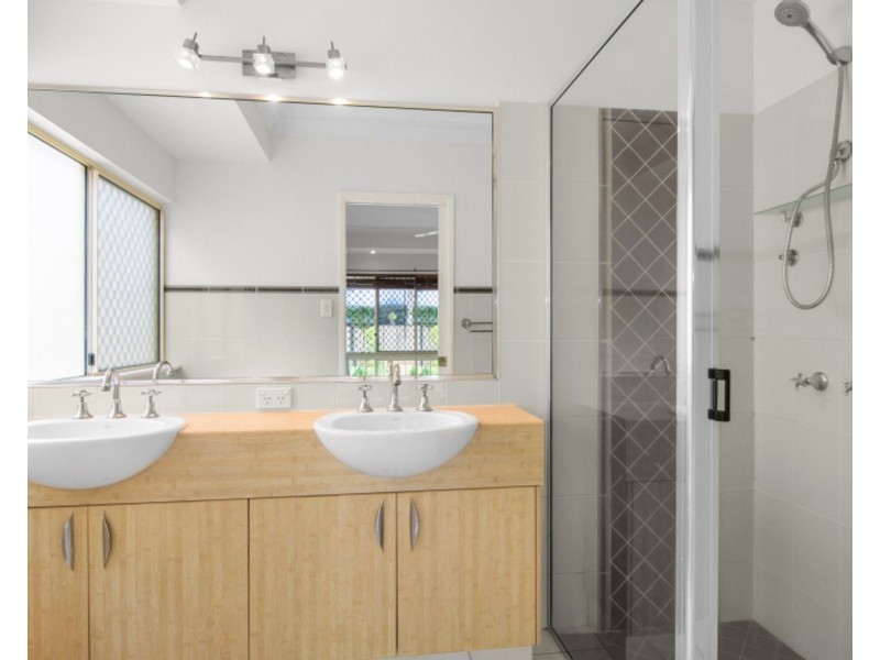 21 Chesterfield Close, Brinsmead QLD 4870