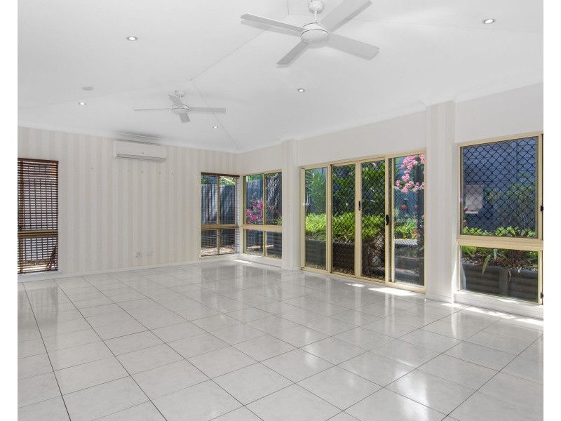 21 Chesterfield Close, Brinsmead QLD 4870