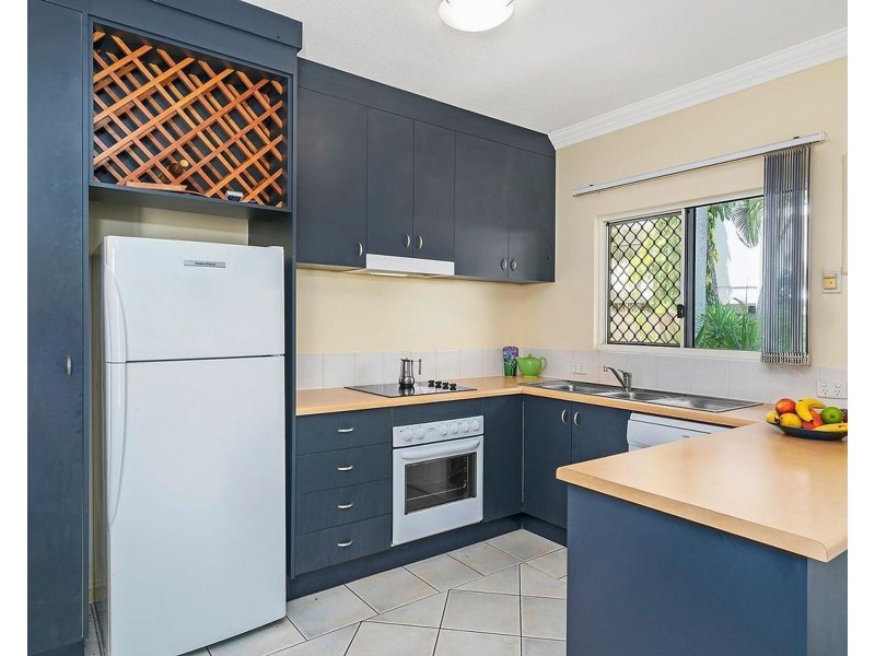 2/5 Lily Street, Cairns North QLD 4870