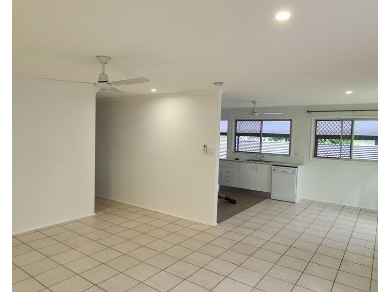 449 McCoombe Street, Mooroobool QLD 4870