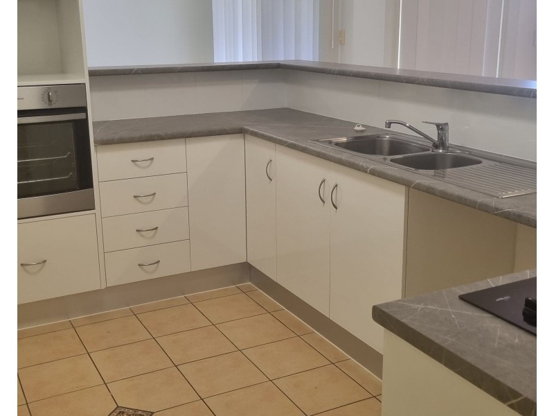 24 St Albans Close, Brinsmead QLD 4870