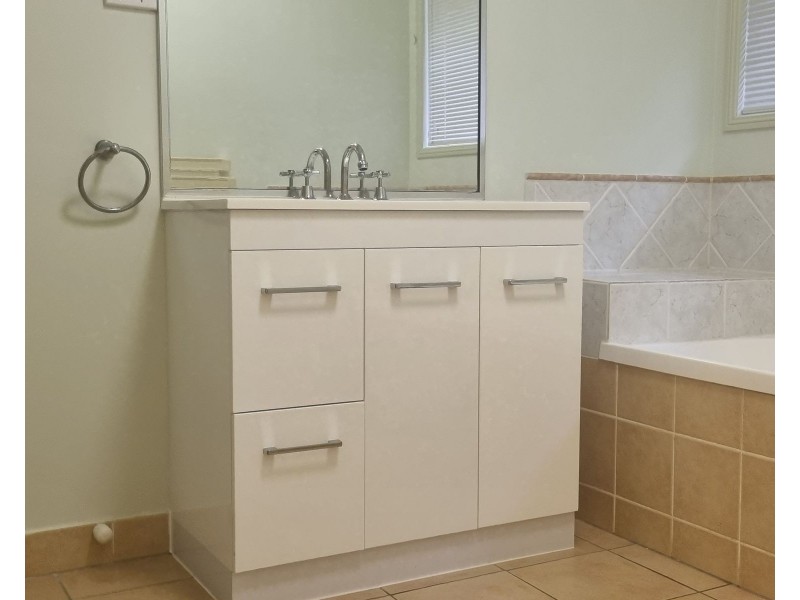 24 St Albans Close, Brinsmead QLD 4870