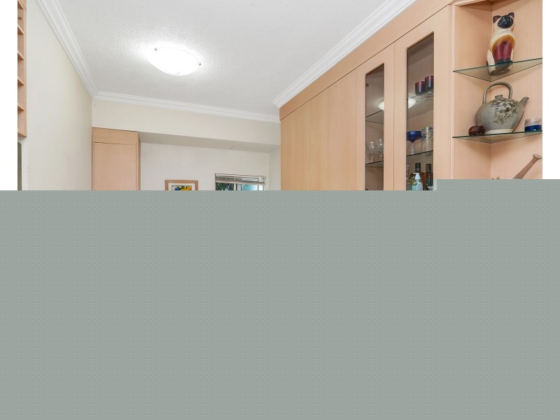 2/304-308 Lake Street, Cairns North QLD 4870