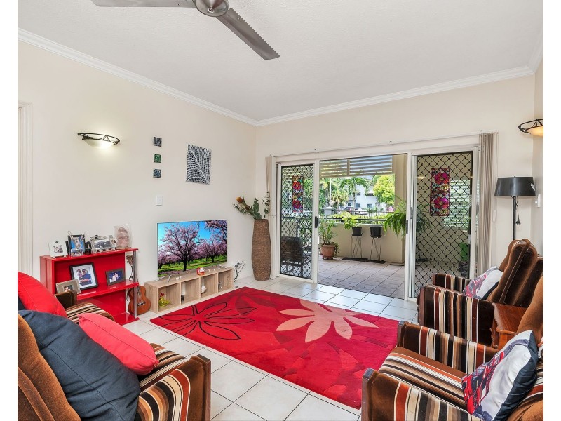 2/304-308 Lake Street, Cairns North QLD 4870