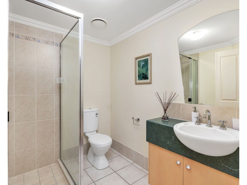 2/304-308 Lake Street, Cairns North QLD 4870