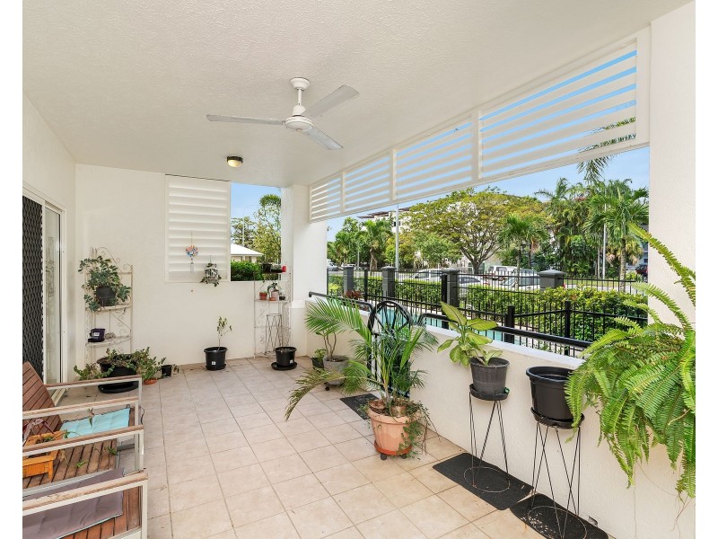 2/304-308 Lake Street, Cairns North QLD 4870