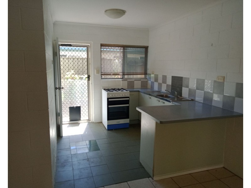 2/217 Lake Street, Cairns North QLD 4870