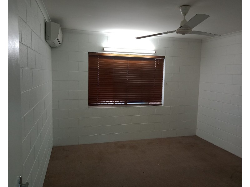 2/217 Lake Street, Cairns North QLD 4870