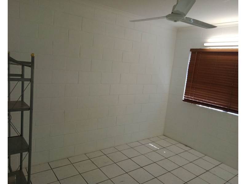 2/217 Lake Street, Cairns North QLD 4870