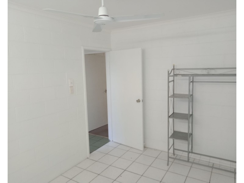 2/217 Lake Street, Cairns North QLD 4870