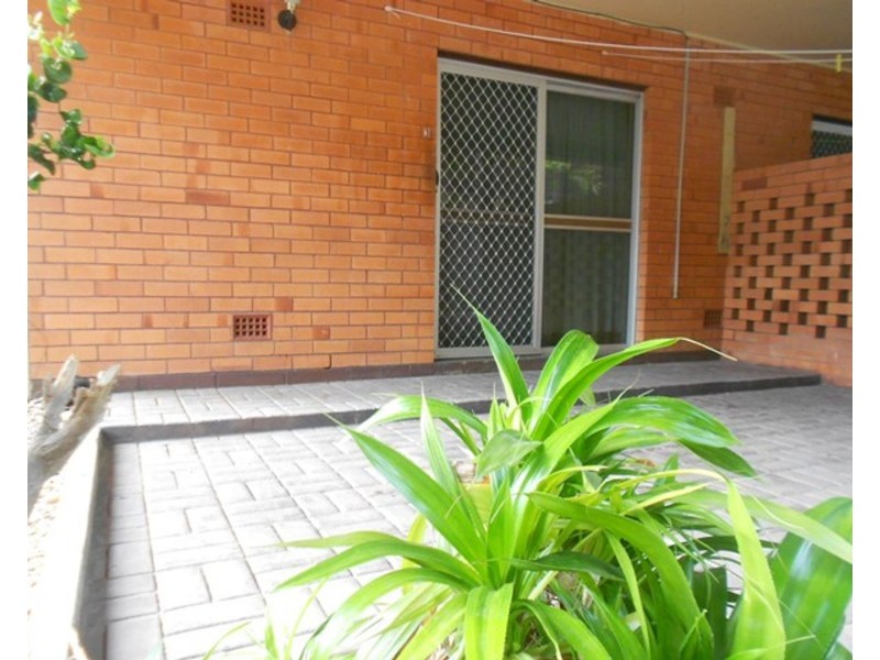 2/217 Lake Street, Cairns North QLD 4870