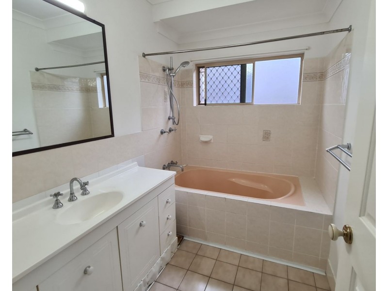 24 Grimes Close, Kanimbla QLD 4870