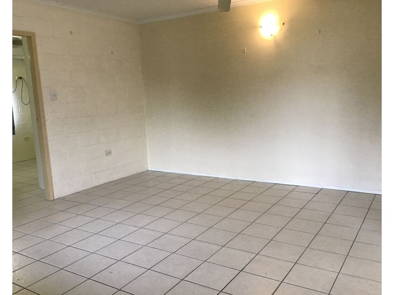 4/217 Lake Street, Cairns City QLD 4870