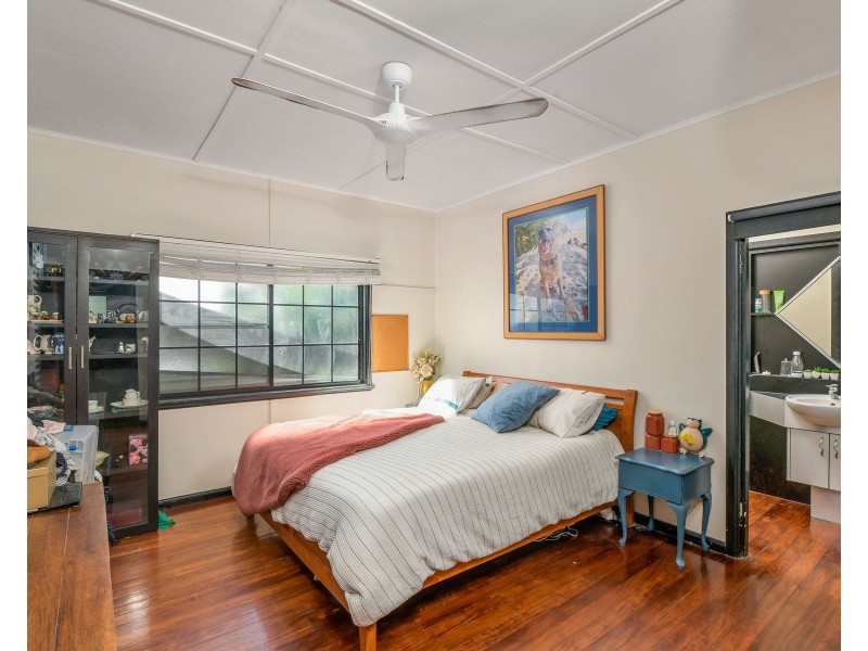 17 Barry Street, Bungalow QLD 4870