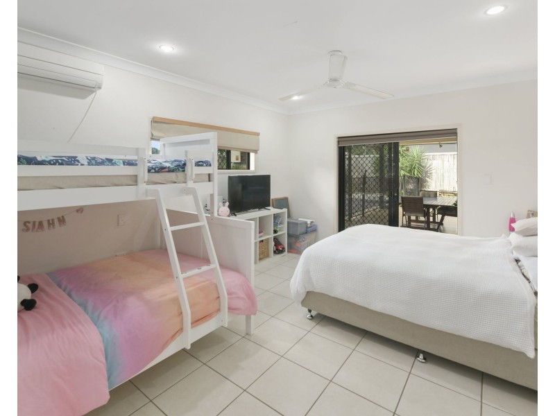 33 Bassett Street, Kanimbla QLD 4870