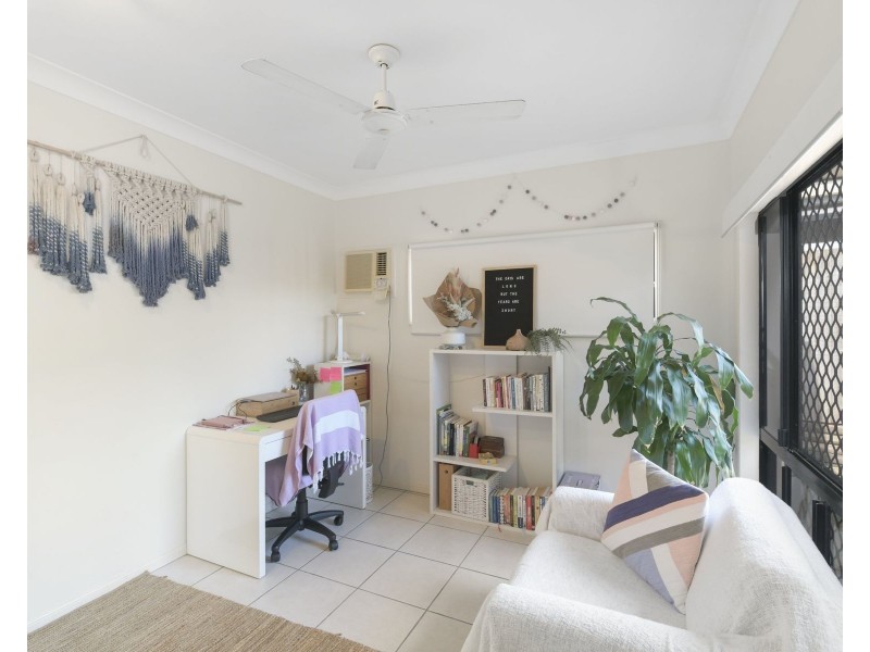 33 Bassett Street, Kanimbla QLD 4870