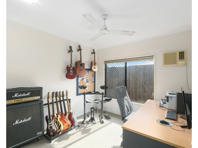 33 Bassett Street, Kanimbla QLD 4870