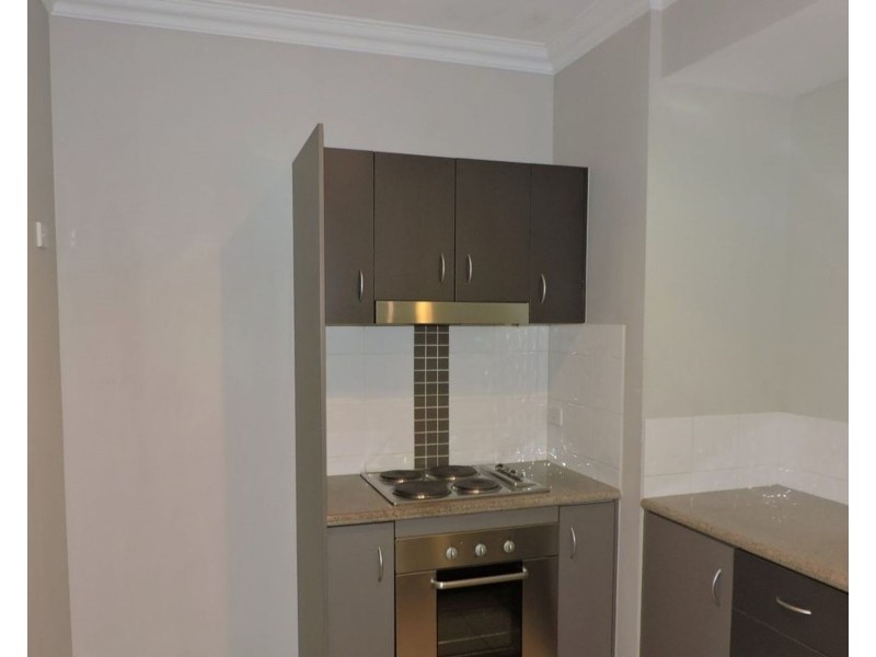 4/83 Hayward Street, Mooroobool QLD 4870