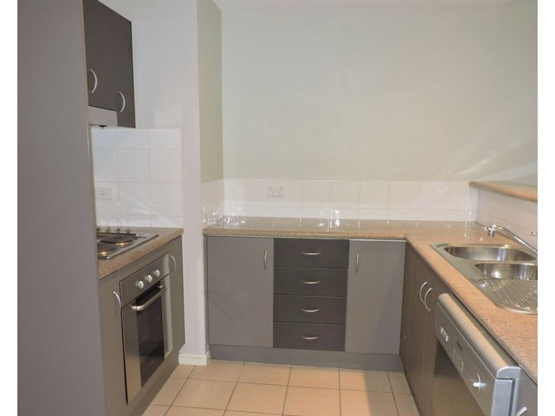 4/83 Hayward Street, Mooroobool QLD 4870