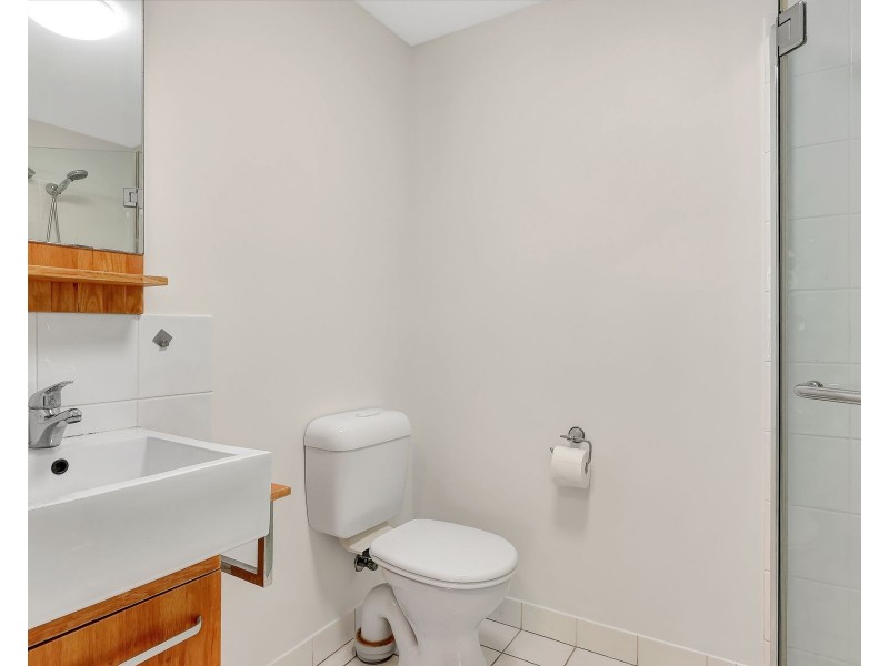 4/83 Hayward Street, Mooroobool QLD 4870