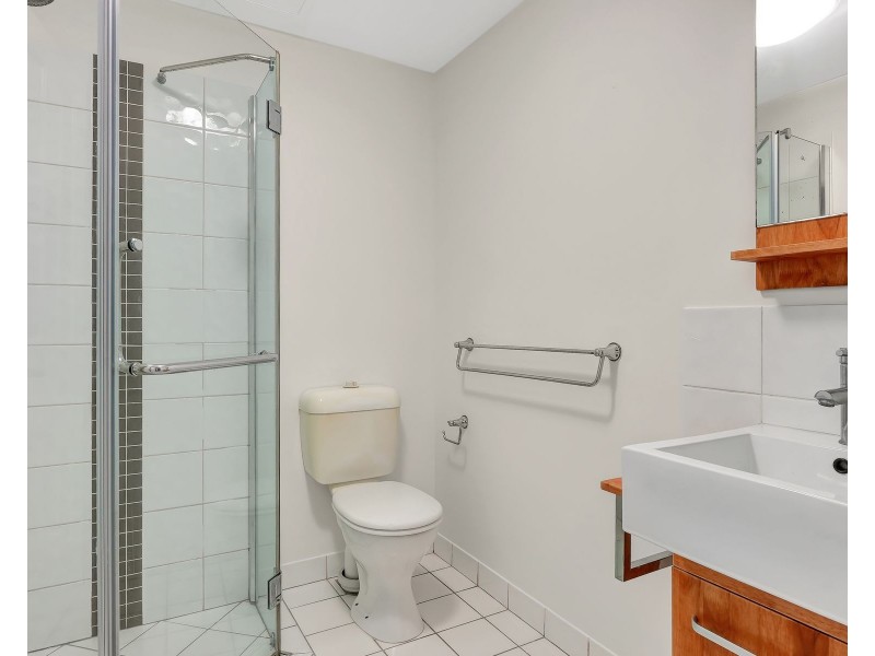 4/83 Hayward Street, Mooroobool QLD 4870