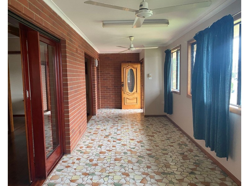 271 Aumuller Street, Westcourt QLD 4870