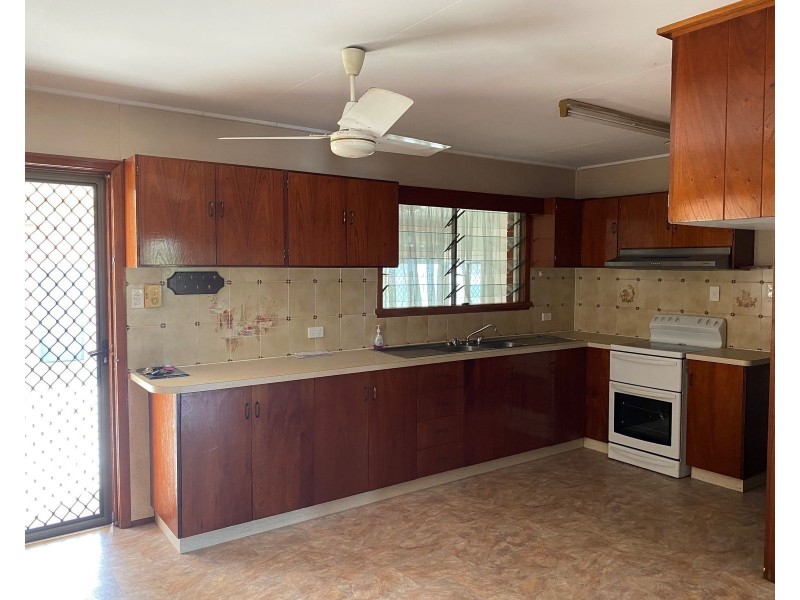 271 Aumuller Street, Westcourt QLD 4870