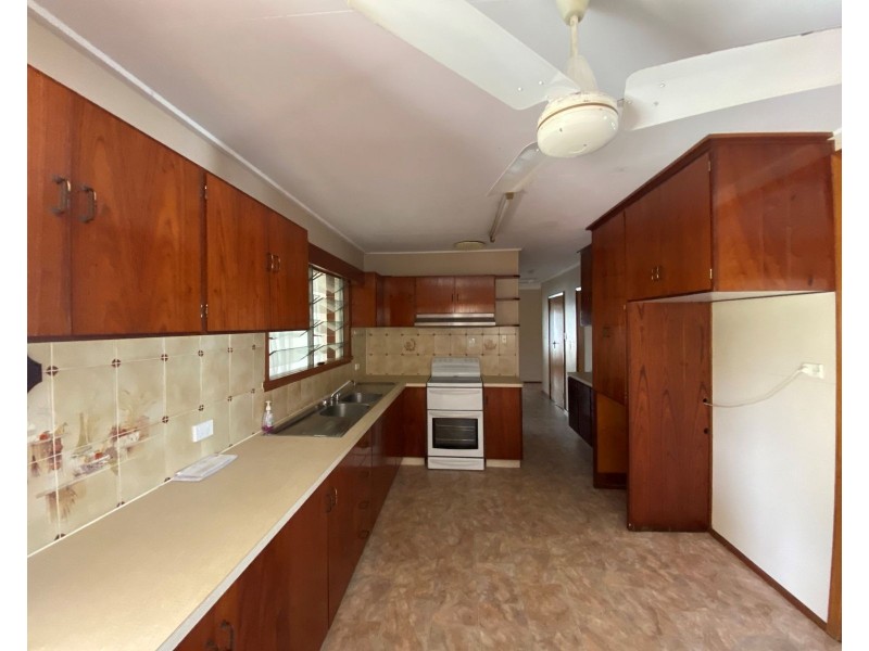 271 Aumuller Street, Westcourt QLD 4870
