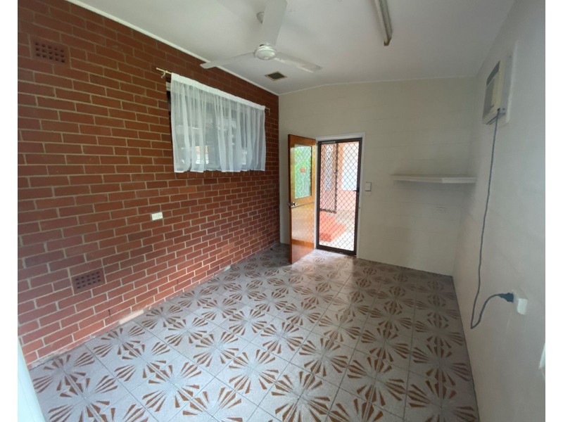 271 Aumuller Street, Westcourt QLD 4870