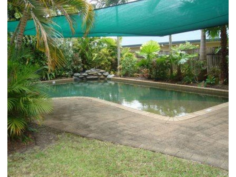 2/1 Springfield Crescent, Manoora QLD 4870