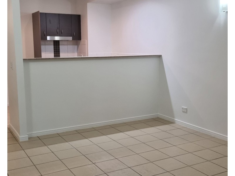 1/83 Hayward Street, Mooroobool QLD 4870