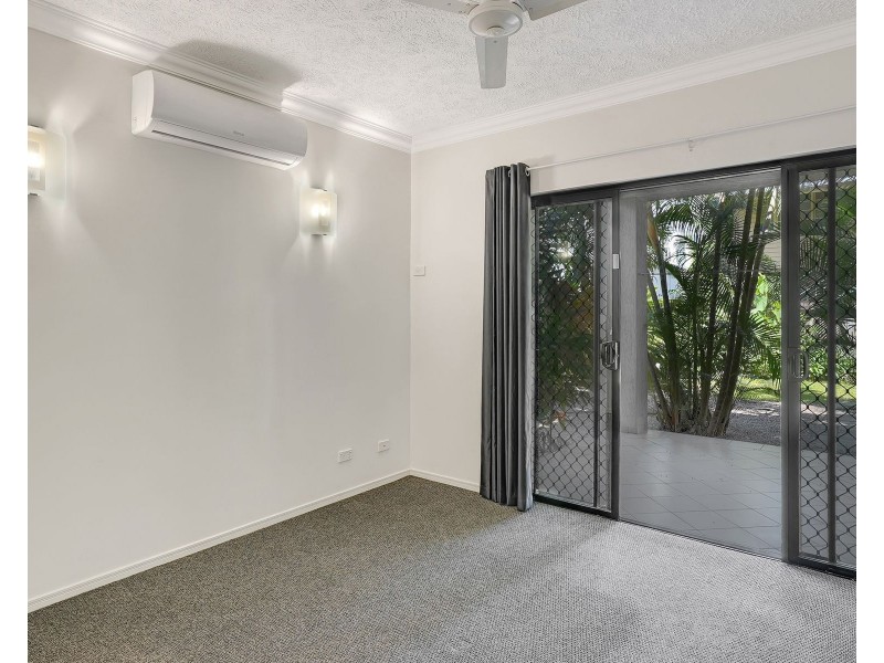 1/83 Hayward Street, Mooroobool QLD 4870