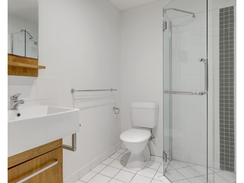 1/83 Hayward Street, Mooroobool QLD 4870