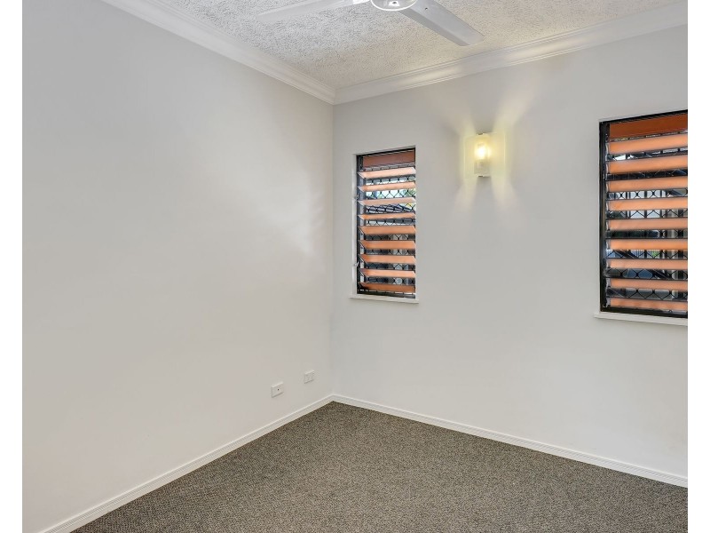 1/83 Hayward Street, Mooroobool QLD 4870