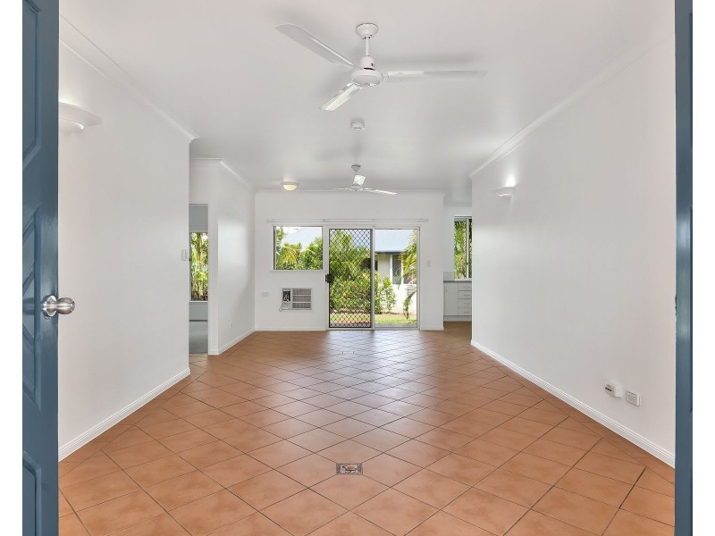 8/4-10 Hedley Close, Redlynch QLD 4870