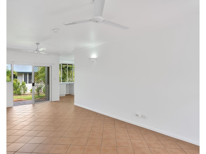 8/4-10 Hedley Close, Redlynch QLD 4870