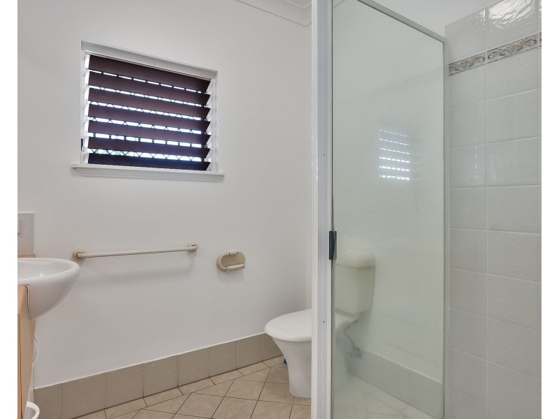 8/4-10 Hedley Close, Redlynch QLD 4870