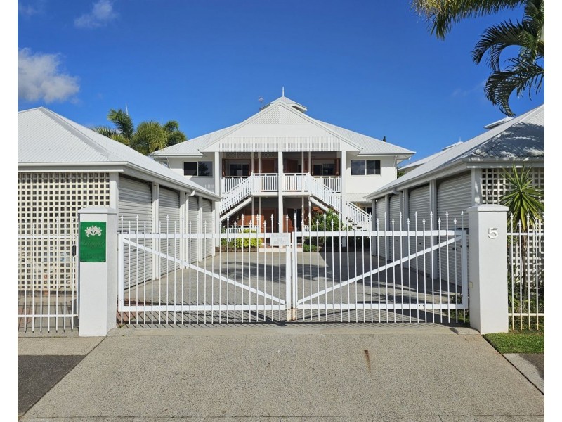2/5 Lily Street, Cairns North QLD 4870